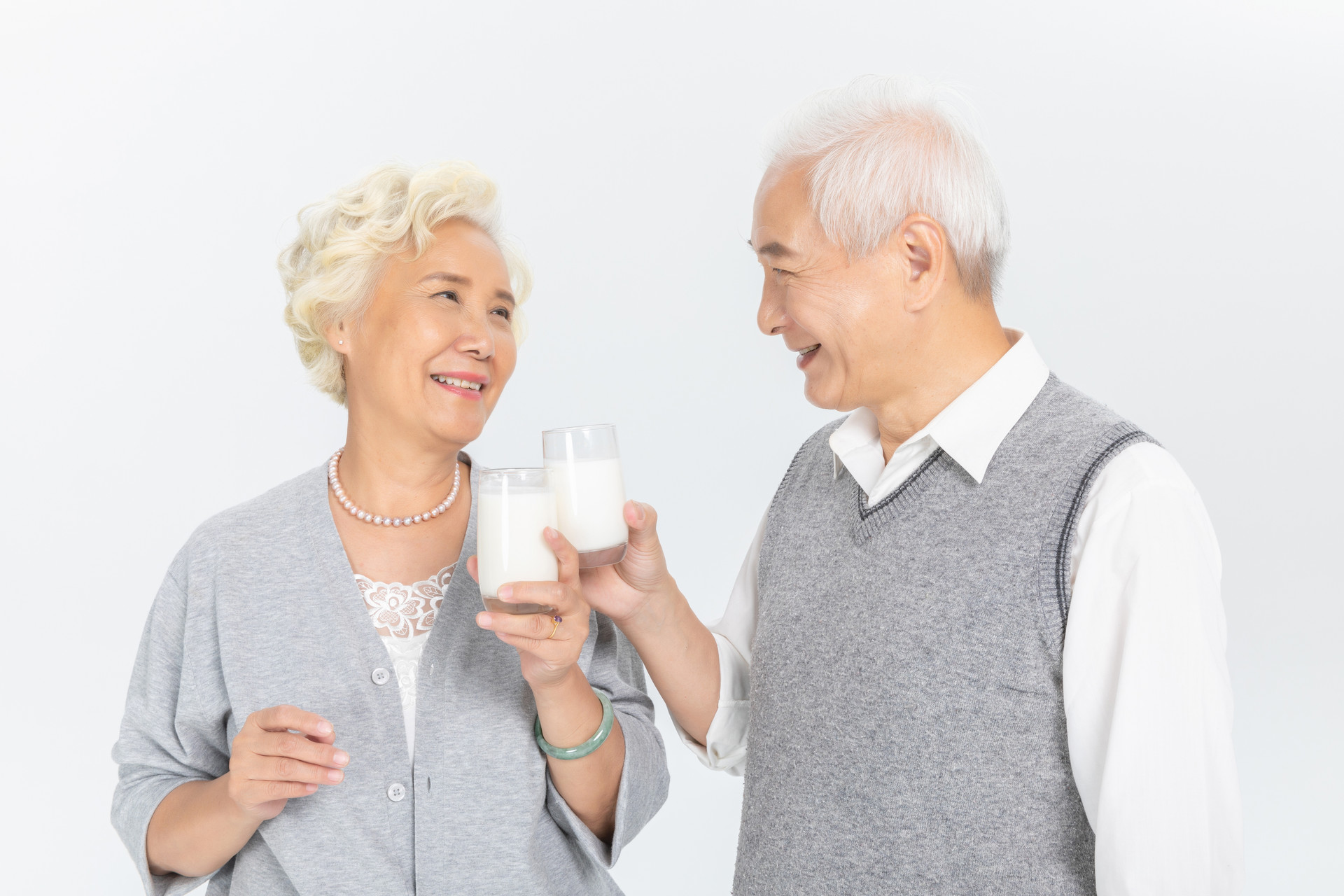 如何选购优质放心的老年羊奶粉？